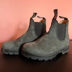 Blundstones, style #587, rustic black Chelsea boot, size
3.5 AU / 6.5 US womens
